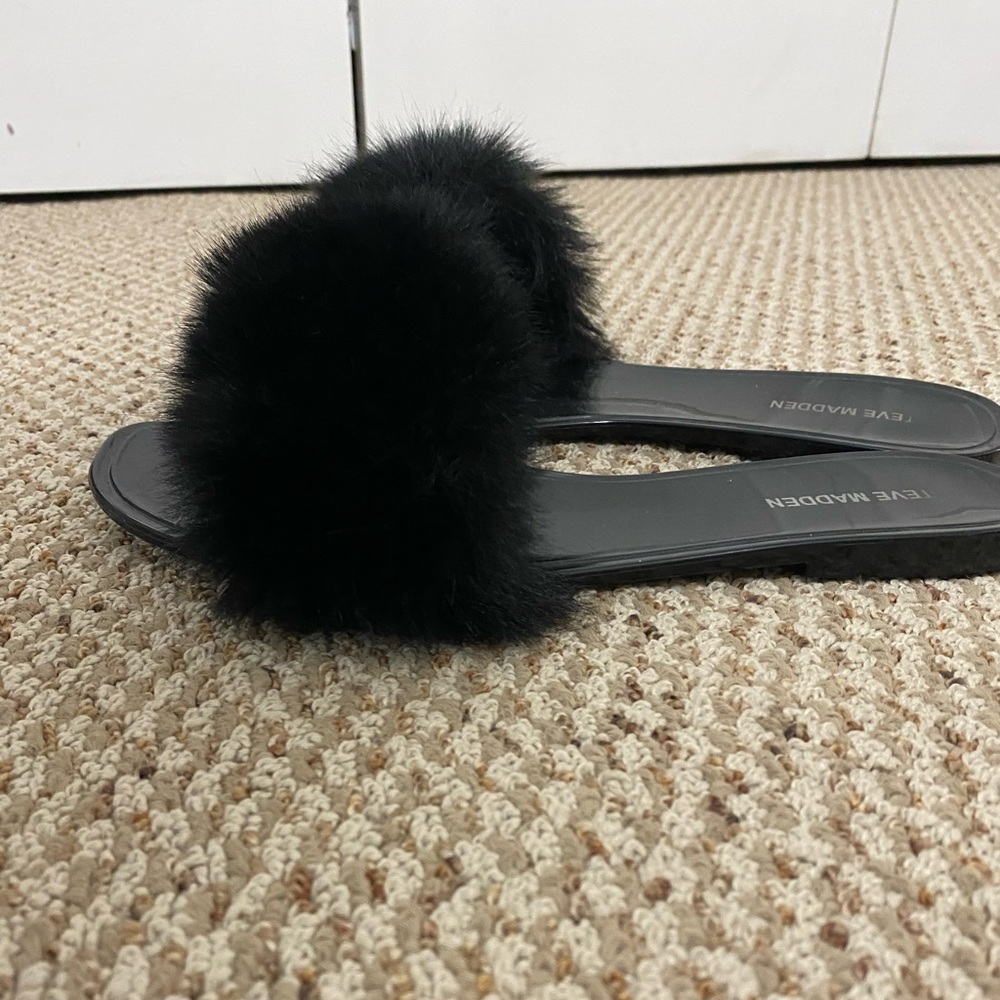 Steve Madden faux fur plastic slides worn once! Size 9